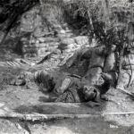 14-18_Along-the-Western-front-way_dead_soldier-with-riffle.jpg